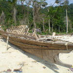 Source: http://commons.wikimedia.org/wiki/File:Moken_boat.jpg